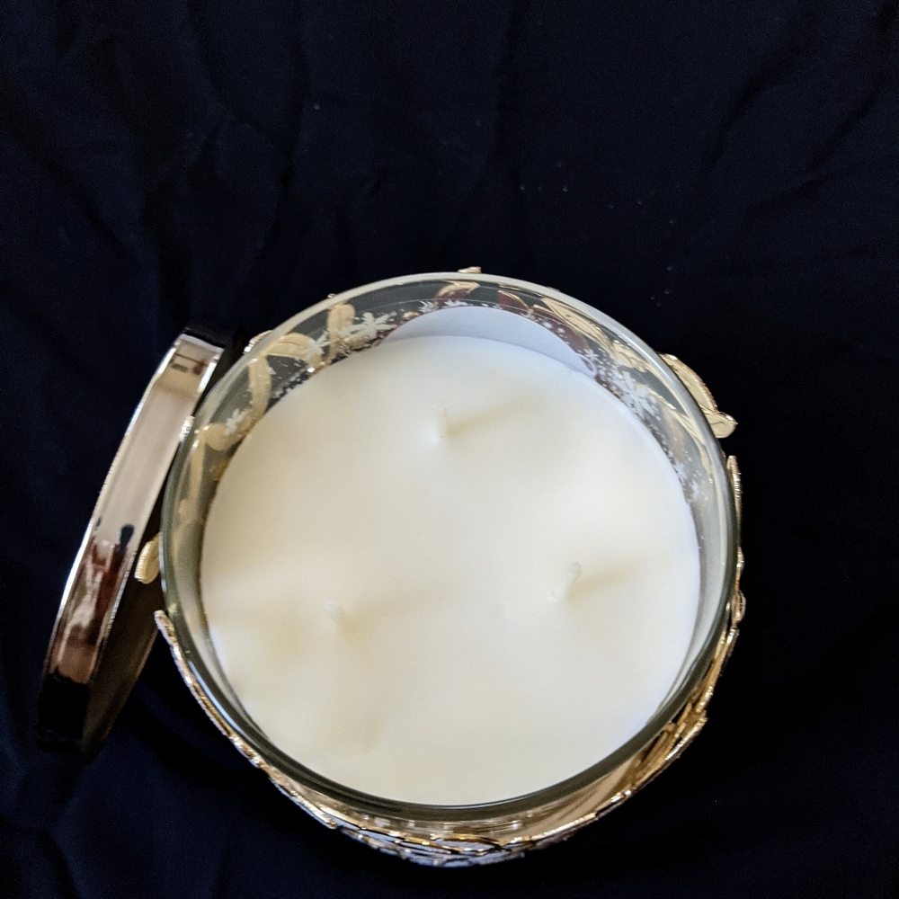 Candle with candle holder glittery white